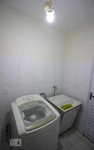 Casa à venda com 367m², 3 quartos e 5 vagas Casa à venda com 367m², 3 quartos e 5 vagasLavanderia