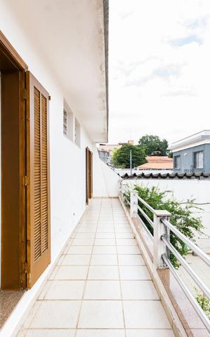 Casa à venda com 336m², 5 quartos e 3 vagasEdícula - Varanda Quartos 3 e 4