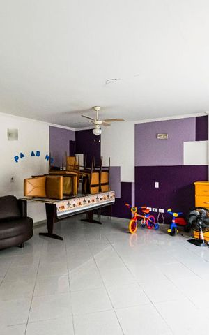 Casa à venda com 336m², 5 quartos e 3 vagasEdícula - Salão de festas