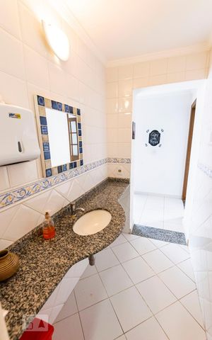 Casa à venda com 336m², 5 quartos e 3 vagasEdícula - Banheiro de serviço