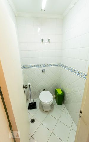 Casa à venda com 336m², 5 quartos e 3 vagasEdícula - Banheiro de serviço