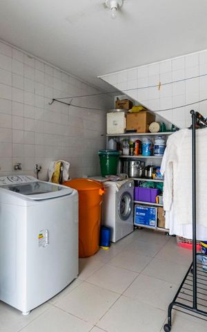 Casa à venda com 336m², 5 quartos e 3 vagasEdícula - Área de serviço