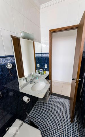 Casa à venda com 336m², 5 quartos e 3 vagasEdícula - Banheiro
