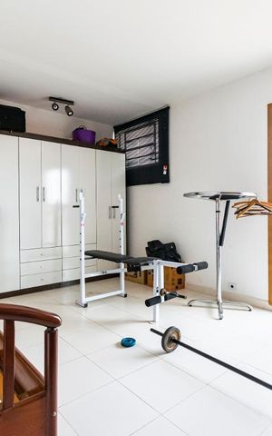 Casa à venda com 336m², 5 quartos e 3 vagasEdícula - Quarto 4