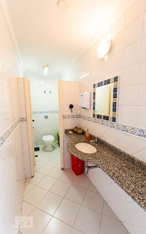 Casa à venda com 336m², 5 quartos e 3 vagasEdícula - Banheiro de serviço