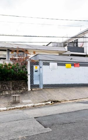 Casa à venda com 336m², 5 quartos e 3 vagasFachada