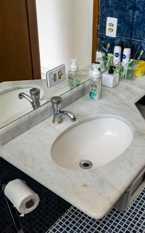 Casa à venda com 336m², 5 quartos e 3 vagasEdícula - Banheiro