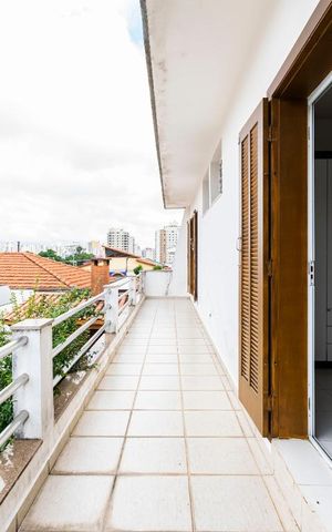 Casa à venda com 336m², 5 quartos e 3 vagasEdícula - Varanda Quartos 3 e 4