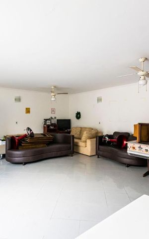 Casa à venda com 336m², 5 quartos e 3 vagasEdícula - Salão de festas
