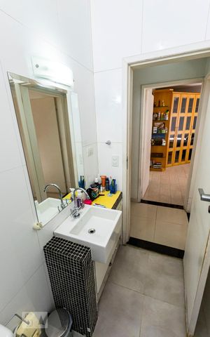 Casa à venda com 336m², 5 quartos e 3 vagasBanheiro social