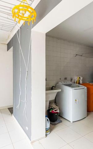 Casa à venda com 336m², 5 quartos e 3 vagasEdícula - Área de serviço