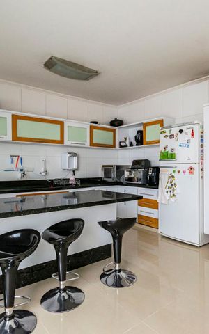 Casa à venda com 336m², 5 quartos e 3 vagasCozinha