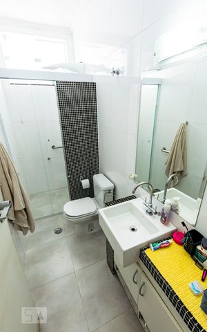 Casa à venda com 336m², 5 quartos e 3 vagasBanheiro social
