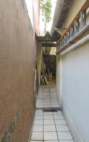Casa à venda com 170m², 3 quartos e 2 vagasCorredor Lateral