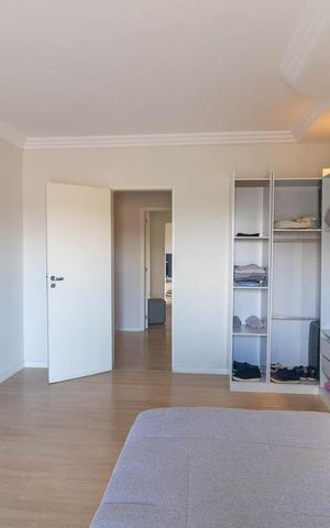 Casa à venda com 480m², 4 quartos e 6 vagas Casa à venda com 480m², 4 quartos e 6 vagasSuíte 3