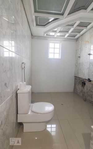 Casa à venda com 480m², 4 quartos e 6 vagas Casa à venda com 480m², 4 quartos e 6 vagas'Banheiro da Suíte 3