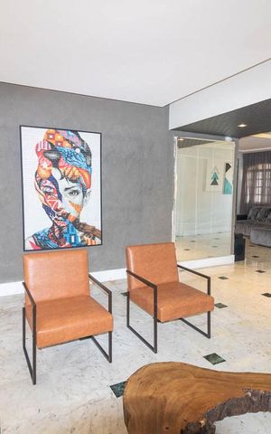 Casa à venda com 480m², 4 quartos e 6 vagas Casa à venda com 480m², 4 quartos e 6 vagasSala de Estar