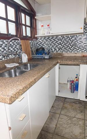 Casa à venda com 480m², 4 quartos e 6 vagas Casa à venda com 480m², 4 quartos e 6 vagasCozinha