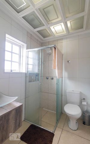 Casa à venda com 480m², 4 quartos e 6 vagas Casa à venda com 480m², 4 quartos e 6 vagasBanheiro da Suíte 2