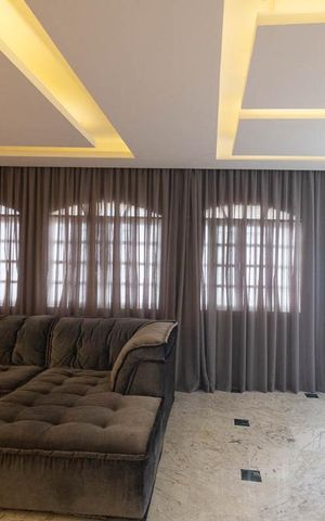 Casa à venda com 480m², 4 quartos e 6 vagas Casa à venda com 480m², 4 quartos e 6 vagasSala de TV