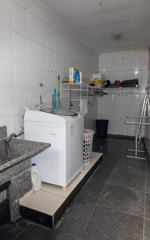Casa à venda com 480m², 4 quartos e 6 vagas Casa à venda com 480m², 4 quartos e 6 vagasÁrea de Serviço