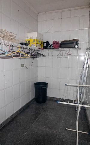 Casa à venda com 480m², 4 quartos e 6 vagas Casa à venda com 480m², 4 quartos e 6 vagasÁrea de Serviço