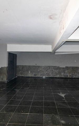 Casa à venda com 480m², 4 quartos e 6 vagas Casa à venda com 480m², 4 quartos e 6 vagasGaragem