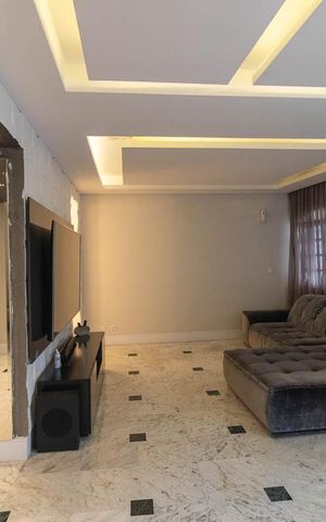Casa à venda com 480m², 4 quartos e 6 vagas Casa à venda com 480m², 4 quartos e 6 vagasSala