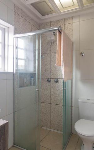Casa à venda com 480m², 4 quartos e 6 vagas Casa à venda com 480m², 4 quartos e 6 vagasBanheiro da Suíte 2