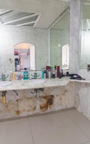 Casa à venda com 480m², 4 quartos e 6 vagas Casa à venda com 480m², 4 quartos e 6 vagasBanheiro da Suíte 3