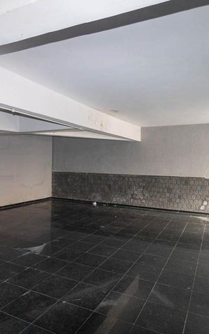 Casa à venda com 480m², 4 quartos e 6 vagas Casa à venda com 480m², 4 quartos e 6 vagasGaragem