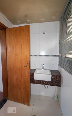 Casa à venda com 480m², 4 quartos e 6 vagas Casa à venda com 480m², 4 quartos e 6 vagasBanheiro da Suíte 4