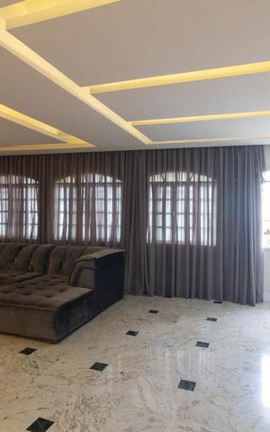 Casa à venda com 480m², 4 quartos e 6 vagas Casa à venda com 480m², 4 quartos e 6 vagasSala de TV
