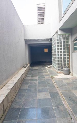 Casa à venda com 480m², 4 quartos e 6 vagas Casa à venda com 480m², 4 quartos e 6 vagasQuintal