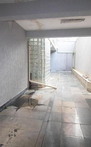 Casa à venda com 480m², 4 quartos e 6 vagas Casa à venda com 480m², 4 quartos e 6 vagasQuintal