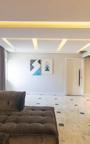 Casa à venda com 480m², 4 quartos e 6 vagas Casa à venda com 480m², 4 quartos e 6 vagasSala de TV