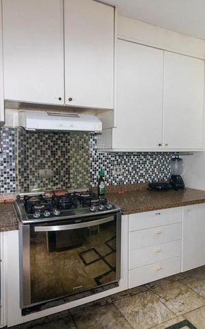 Casa à venda com 480m², 4 quartos e 6 vagas Casa à venda com 480m², 4 quartos e 6 vagasCozinha
