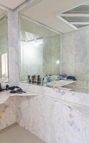 Casa à venda com 480m², 4 quartos e 6 vagas Casa à venda com 480m², 4 quartos e 6 vagasBanheiro da Suíte 3