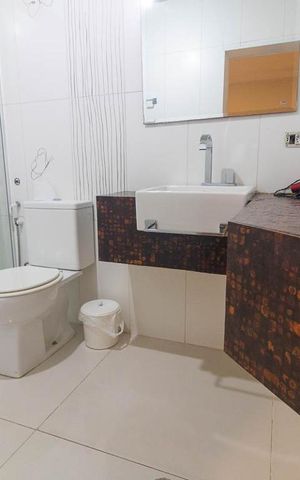 Casa à venda com 480m², 4 quartos e 6 vagas Casa à venda com 480m², 4 quartos e 6 vagasBanheiro da Suíte 1