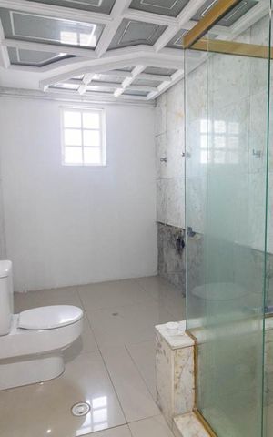 Casa à venda com 480m², 4 quartos e 6 vagas Casa à venda com 480m², 4 quartos e 6 vagasBanheiro da Suíte 3