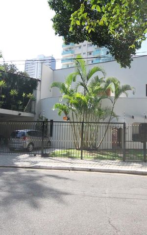 Casa à venda com 469m², 3 quartos e 4 vagasFachada