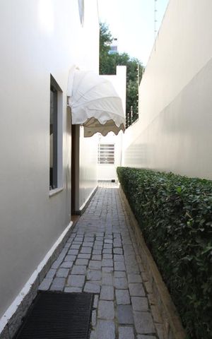 Casa à venda com 469m², 3 quartos e 4 vagasCorredor de acesso