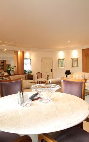 Casa à venda com 469m², 3 quartos e 4 vagasSala