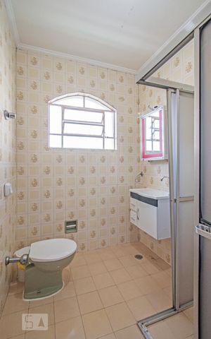 Casa à venda com 160m², 3 quartos e 2 vagas Casa à venda com 160m², 3 quartos e 2 vagasBanheiro