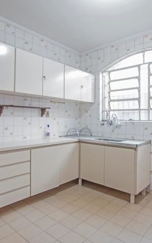 Casa à venda com 160m², 3 quartos e 2 vagas Casa à venda com 160m², 3 quartos e 2 vagasCozinha