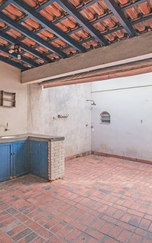 Casa à venda com 160m², 3 quartos e 2 vagas Casa à venda com 160m², 3 quartos e 2 vagasChurrasqueira e Quintal