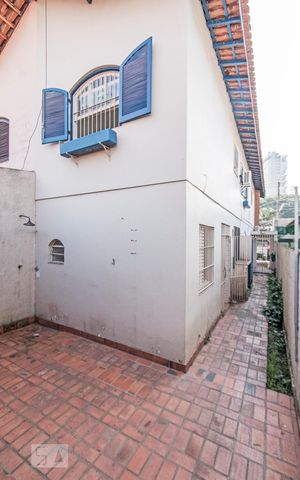 Casa à venda com 160m², 3 quartos e 2 vagas Casa à venda com 160m², 3 quartos e 2 vagasQuintal e Corredor Lateral