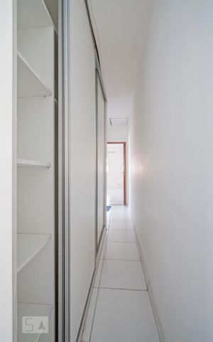 Casa à venda com 160m², 3 quartos e 2 vagas Casa à venda com 160m², 3 quartos e 2 vagasArmário no Corredor dos Quartos