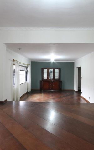 Casa para alugar com 460m², 4 quartos e 2 vagasSala
