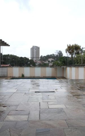 Casa para alugar com 460m², 4 quartos e 2 vagasQuintal